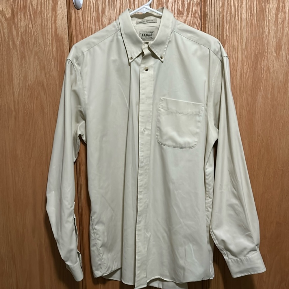 L.L.Bean men’s off white long sleeve button down shirt. Size Medium.
